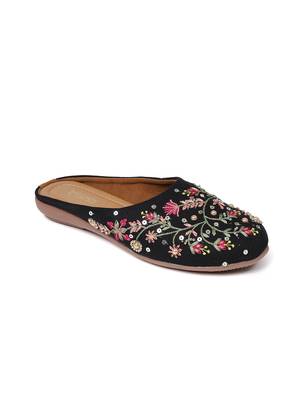 Kiana Women's Embroidered Black Canvas Closed Toe Bellies 1