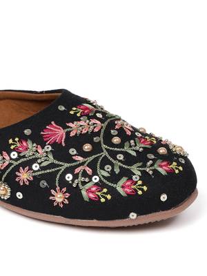 Kiana Women's Embroidered Black Canvas Closed Toe Bellies 4