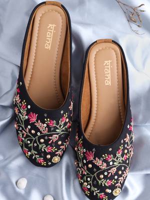 Kiana Women's Embroidered Black Canvas Closed Toe Bellies 5