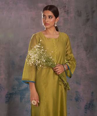 Berry Green Flared Sleeves Kurta With Green Pant & Blue Dupatta  3