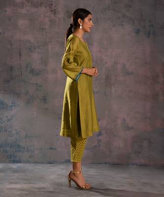 Berry Green Flared Sleeves Kurta With Green Pant & Blue Dupatta  4