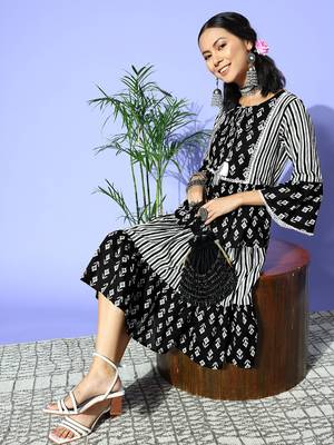 Black printed cotton maxi-dresses 5