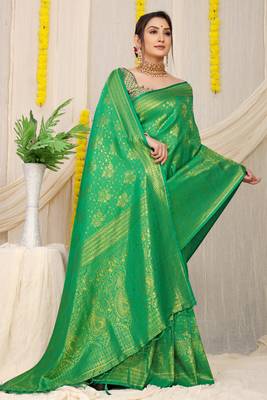 Green woven kanchipuram silk saree with blouse 2