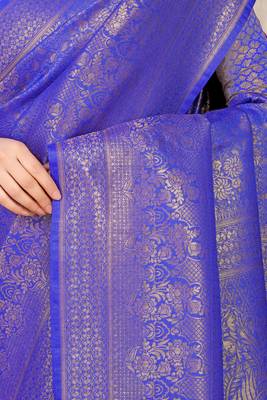 Blue woven kanchipuram silk saree with blouse 4