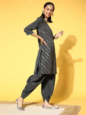 Grey printed crepe kurta sets 2