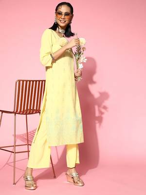 Yellow printed crepe kurta sets 5