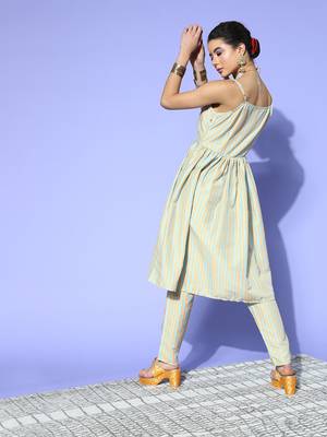Green printed art silk kurta sets 3