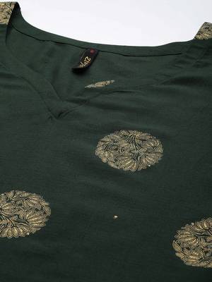 Green printed art silk kurta sets 4