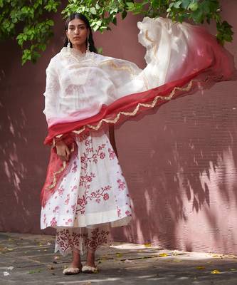 Gulab Ivory And Maroon Kurta-Sets 5