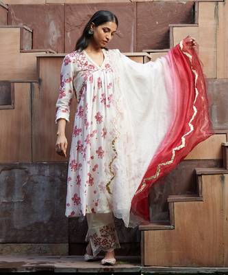 Gulab Ivory And Maroon Kurta-Sets 5