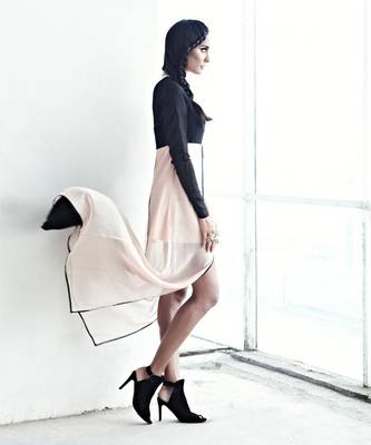 Payal Singhal Afsan Black and Blush Silkmul Gown 5