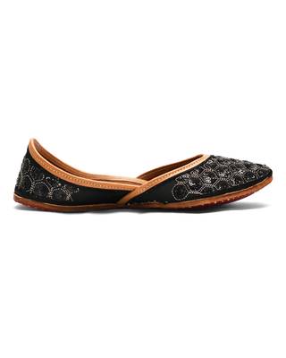 Black Sequin Women Punjabi Mojari 3