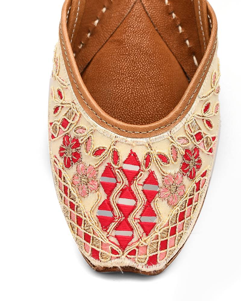 Mirror Embroidered Women Punjabi Jutti