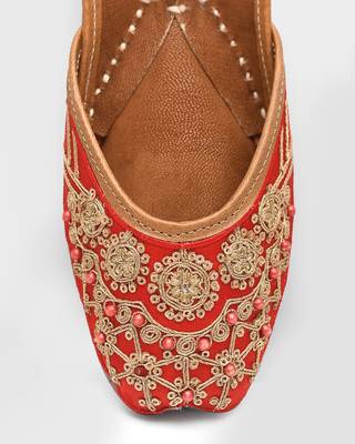 Zari Red Bridal Juttis for Women 3