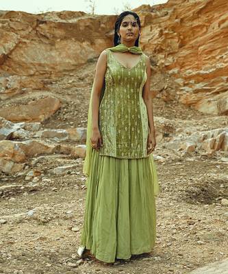 Pista Velvet Sharara Set 5