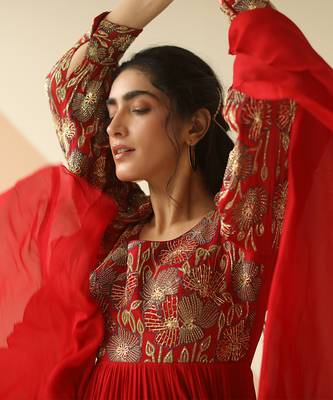 Red Heavy Yoke Bell Sleeve Jaal Anarkali With Border Dupatta 5
