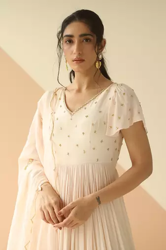 Offwhite Half Kali Anarkali With Scallop Butti Dupatta