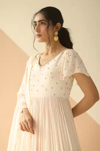 Offwhite Half Kali Anarkali With Scallop Butti Dupatta
