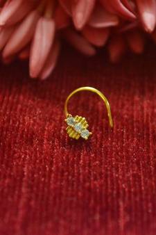 Sizzling gold floral diamond cubic zirconia nose-ring or nosepin