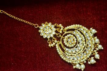 Gold diamond maang-tikka 1