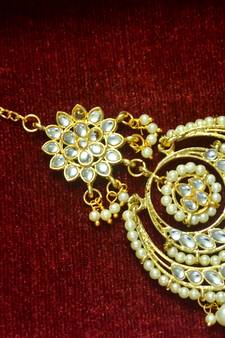Gold diamond maang-tikka