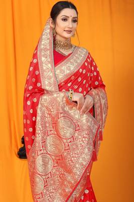 Red woven kanchipuram silk saree with blouse 4