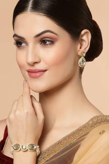 Gold pearl earrings
