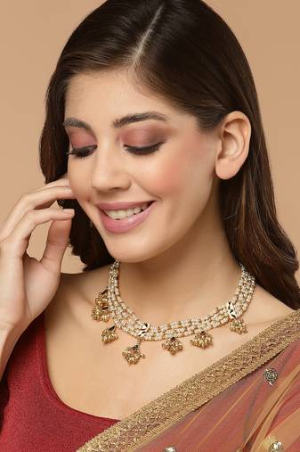 Gold pearl necklaces