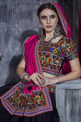 Black embroidered art silk semi stitched lehenga 3