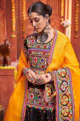 Black embroidered art silk semi stitched lehenga 3