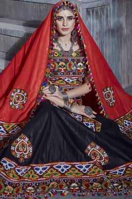 Black embroidered art silk semi stitched lehenga 3