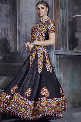 Black embroidered art silk semi stitched lehenga 3