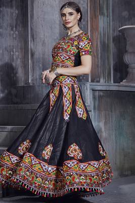 Black embroidered art silk semi stitched lehenga 2