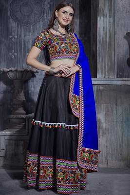 Black embroidered art silk semi stitched lehenga 3