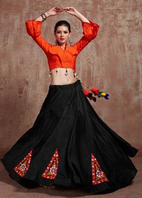Black embroidered art silk semi stitched lehenga 3