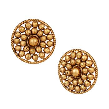 Gold earrings 4