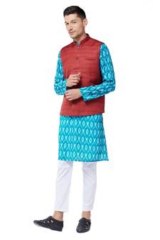 Men'S Maroon, Turquoise And White Cotton Blend Jacket, Kurta And Pyjama Set