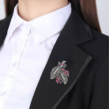 Pink crystal brooch 2