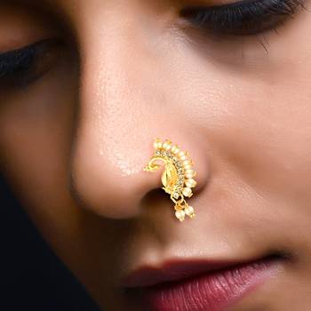 Vighnaharta Gold Plated Mayur design with Maharashtrian Nath Nathiya./ Nose Pin for women - VFJ1058NTH-Press 2