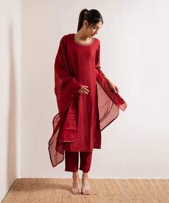 Red Chirmi Straight Fit  Suit Set 8