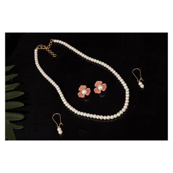 Gold necklaces 3