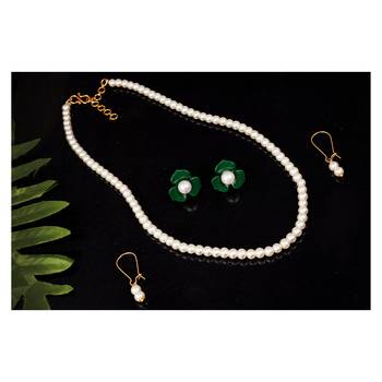 Gold necklaces 3