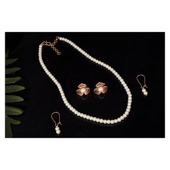 Gold necklaces 3