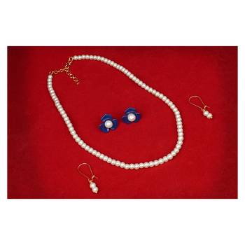 Gold necklaces 2