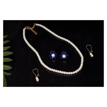 Gold necklaces 3