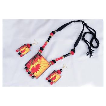 Black necklaces 3
