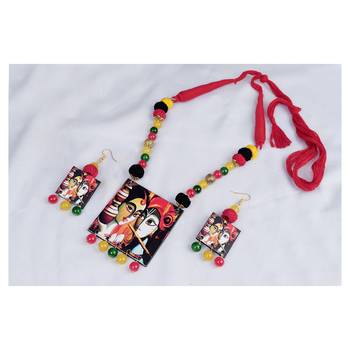 Red necklaces 2