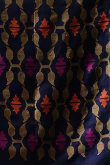 Look dainty and charming in this navy blue linen handwoven saree. It has small motifs woven all over.