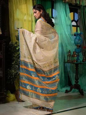 Ethnic patterns with modern colour combinations are reflected in this beige cotton hand spun handwoven saree. 4