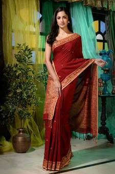 Modern and classy is what you will look in this rust pure cotton handwoven saree. It has small buttas woven all over.